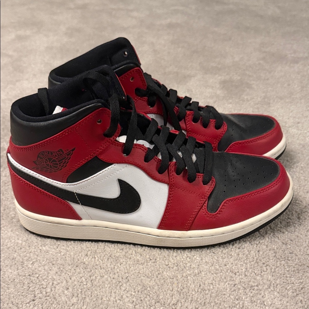 Nike Men's Red, Black, and White Sneakers